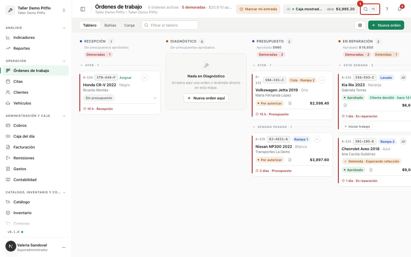 La lupa del buscador en la barra de arriba